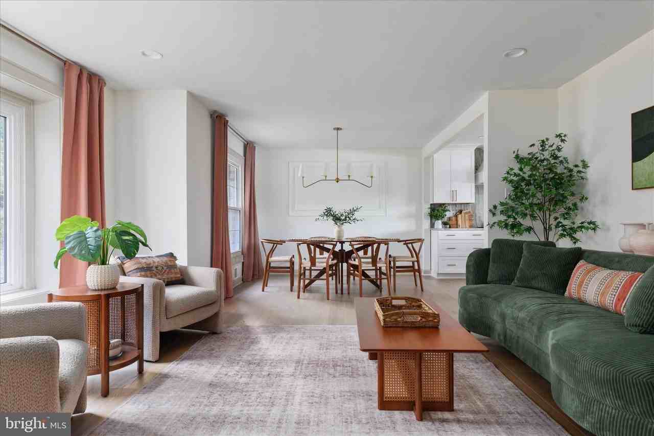 4386 Lakewood Dr - Photo 5 of 50