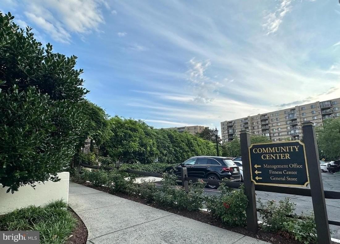 8380 Greensboro Dr Unit 925 #925 - Photo 6 of 33