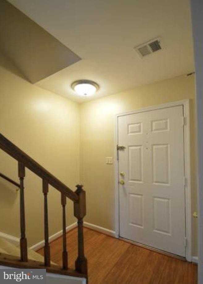 22 Essex Sq - Photo 6 of 9