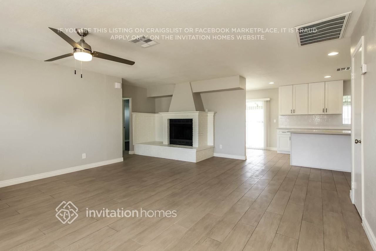 11012 N 47th Ave - Photo 4 of 16