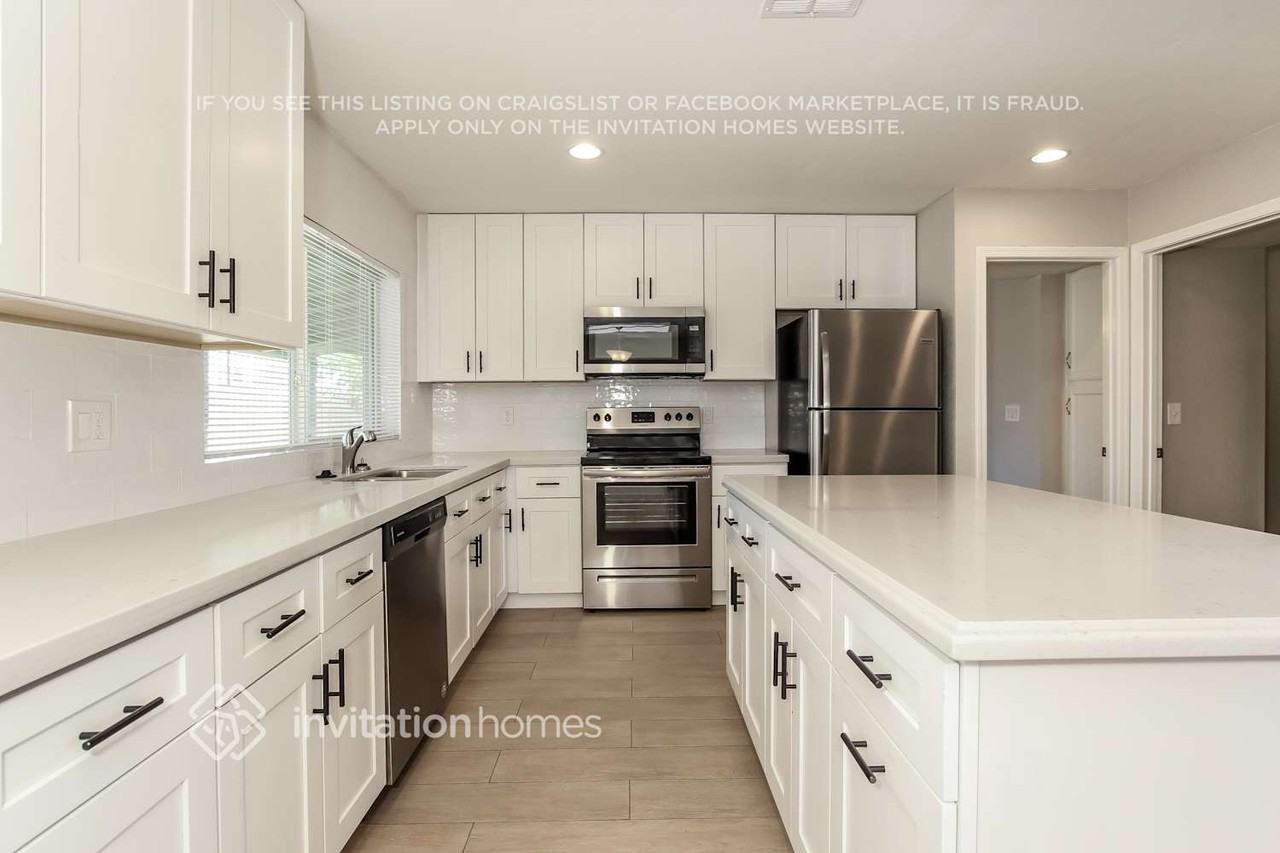 11012 N 47th Ave - Photo 6 of 16