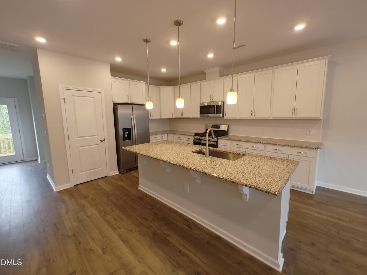 1229 Commack Dr - Photo 3 of 30