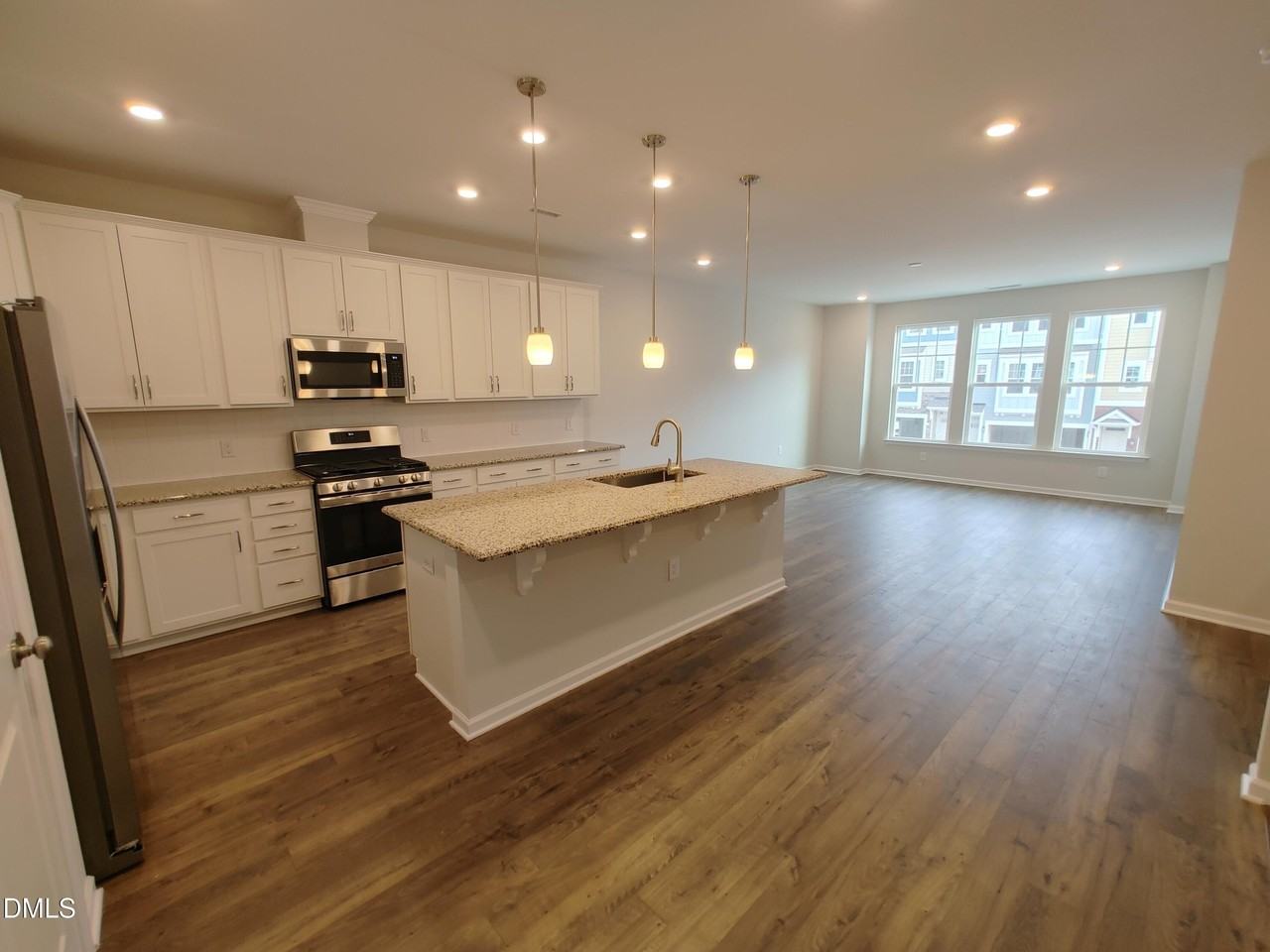 1229 Commack Dr - Photo 4 of 30