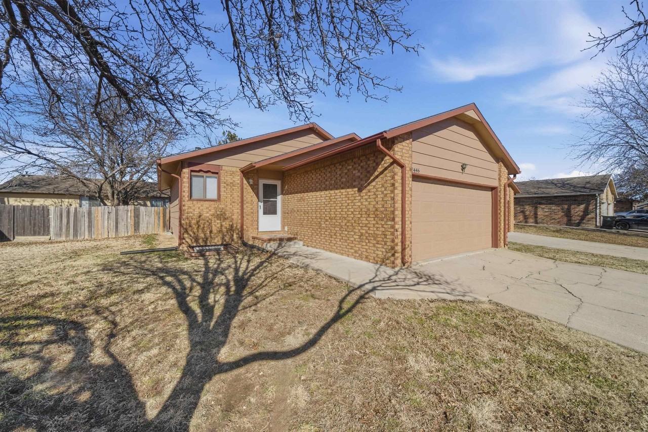 8446 W 15th St N - Photo 3 of 28