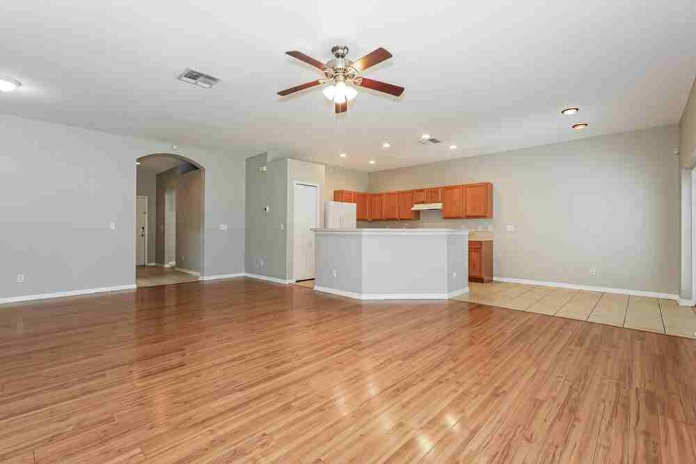 723 Parsons Pointe St - Photo 3 of 16