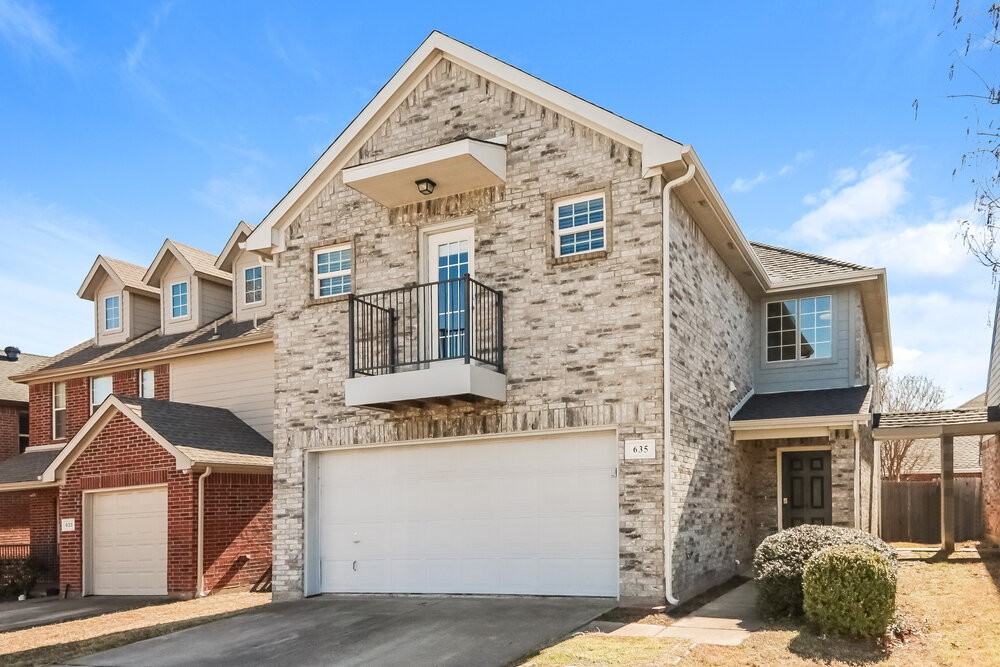 635 Fleming St - Photo 4 of 17