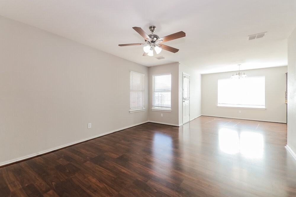 635 Fleming St - Photo 5 of 17