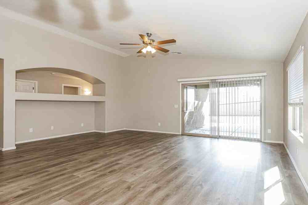 11333 W Buchanan St - Photo 3 of 16