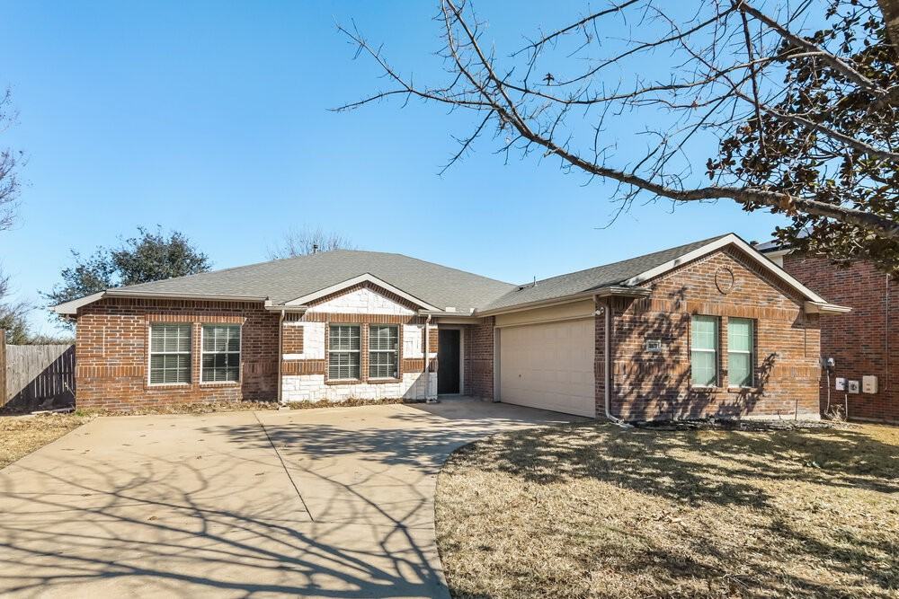 2027 Northridge Dr - Photo 3 of 16