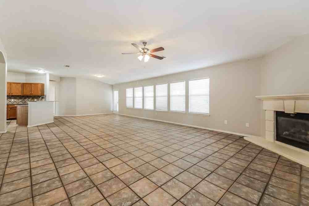 2027 Northridge Dr - Photo 4 of 16