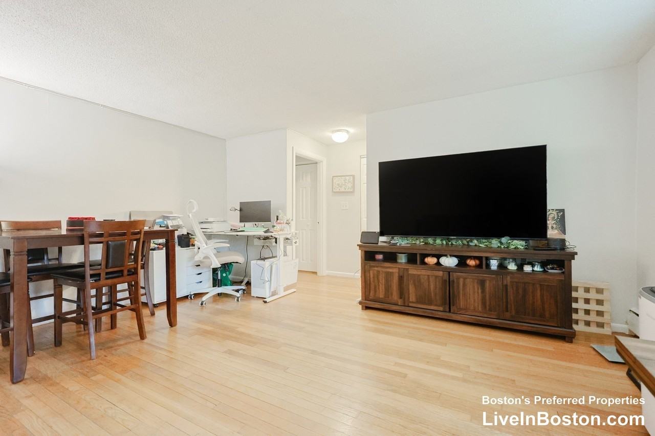 Colborne Rd #6 - Photo 2 of 11