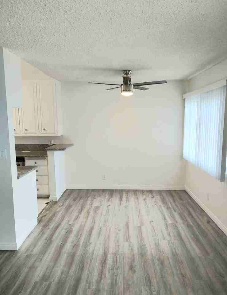 1427 North Poinsettia Place #202 - Photo 4 of 12