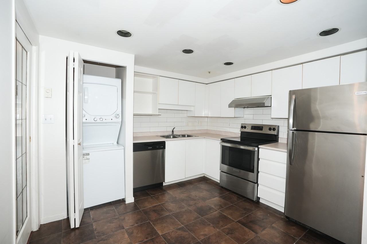 9978 148 Street - Photo 5 of 28