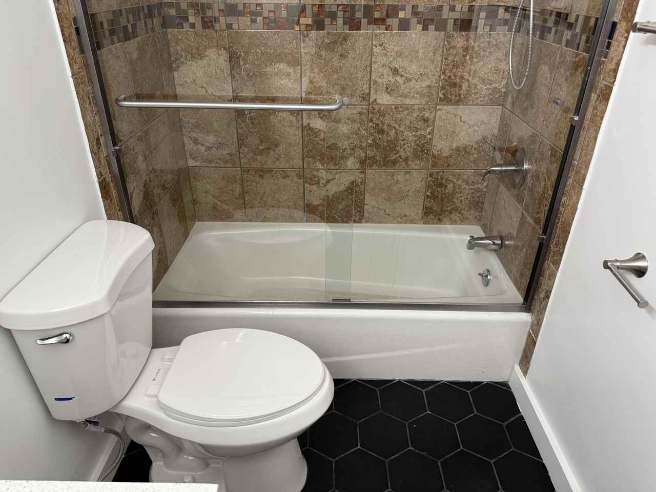 1547 S St. Andrews Pl - Photo 7 of 10