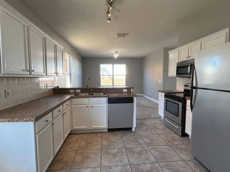 244 Cotswold Cir - Photo 3 of 22