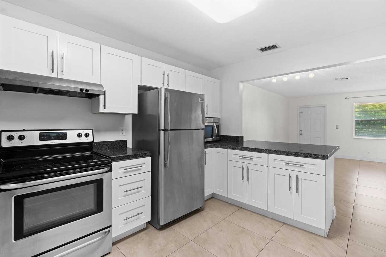 1515 North Federal Highway - Photo 3 of 12