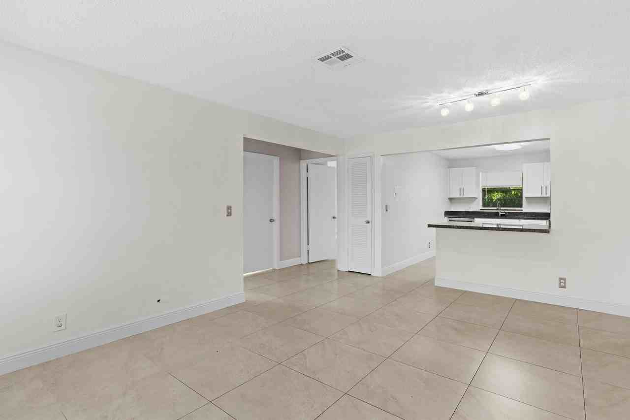 1515 North Federal Highway - Photo 5 of 12