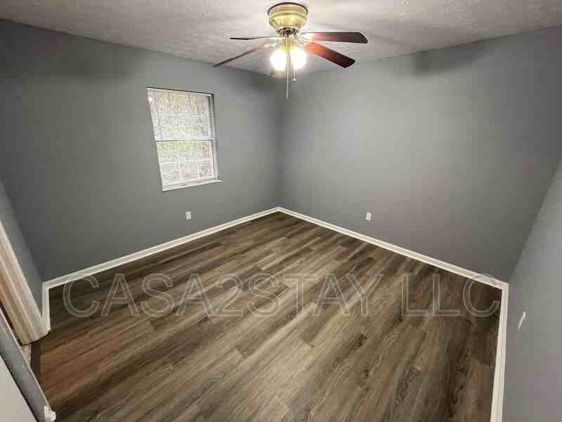 371 Redmar Blvd #20 - Photo 3 of 5