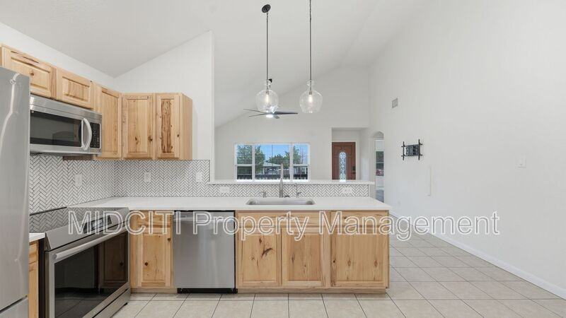 1361 Bob White Dr - Photo 5 of 29