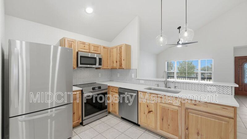 1361 Bob White Dr - Photo 6 of 29