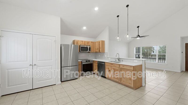 1361 Bob White Dr - Photo 7 of 29