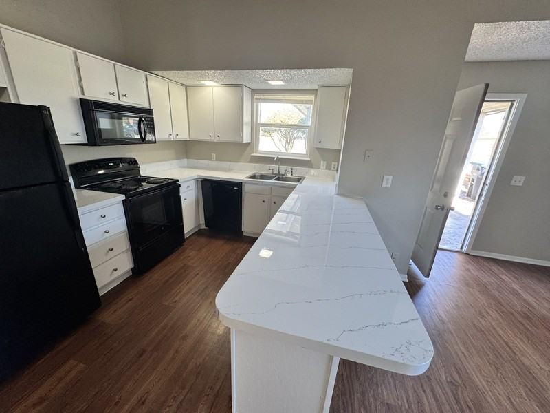 4809 Houghton Ave - Photo 4 of 18