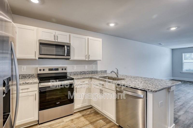 111 S Grassland Rd - Photo 2 of 32