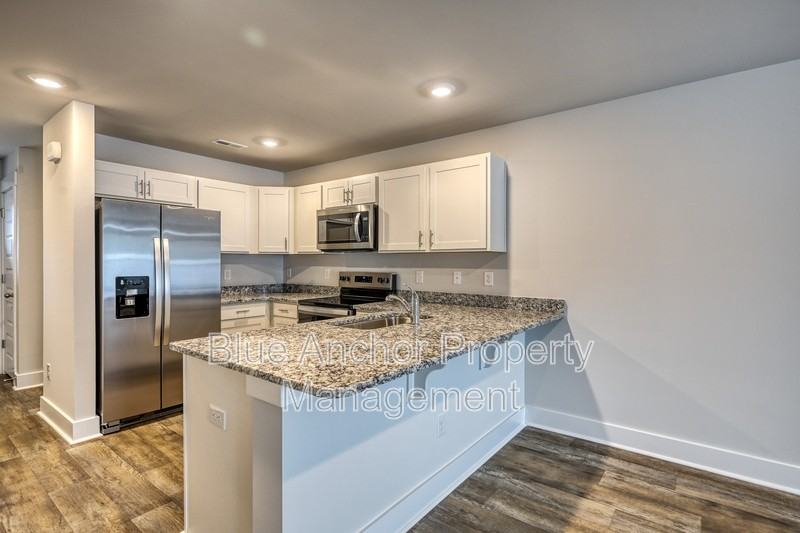 111 S Grassland Rd - Photo 3 of 32