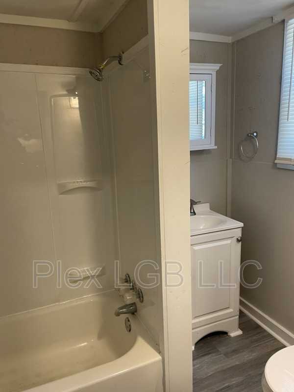 205 Ware St - Photo 3 of 8