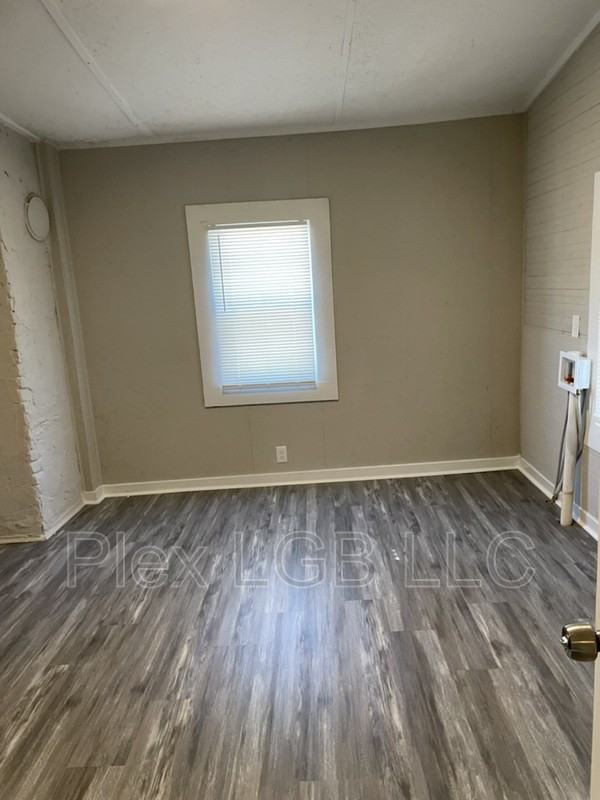 205 Ware St - Photo 4 of 8