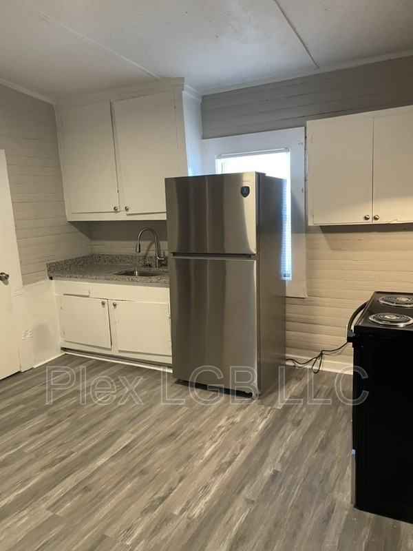 205 Ware St - Photo 5 of 8