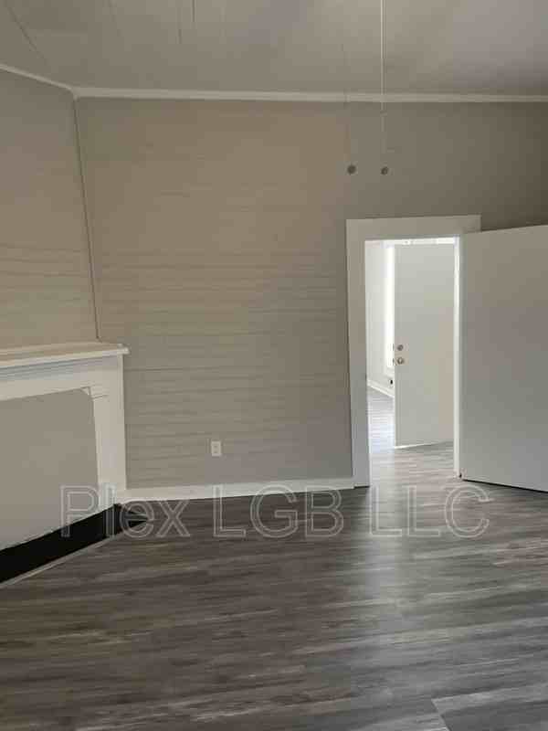 205 Ware St - Photo 6 of 8