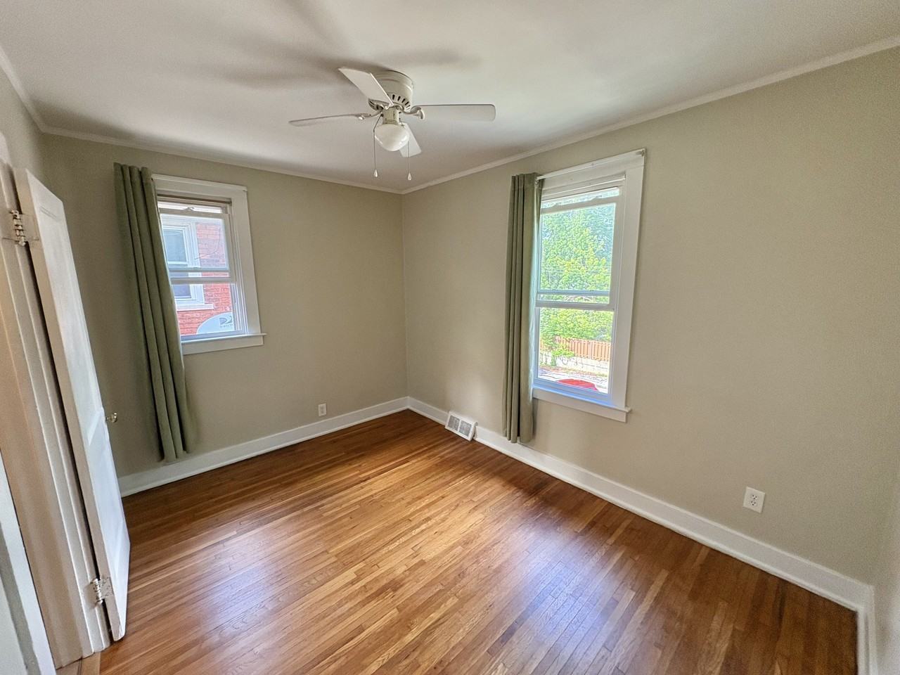 1008-1010 Beaconsfield - Photo 5 of 13