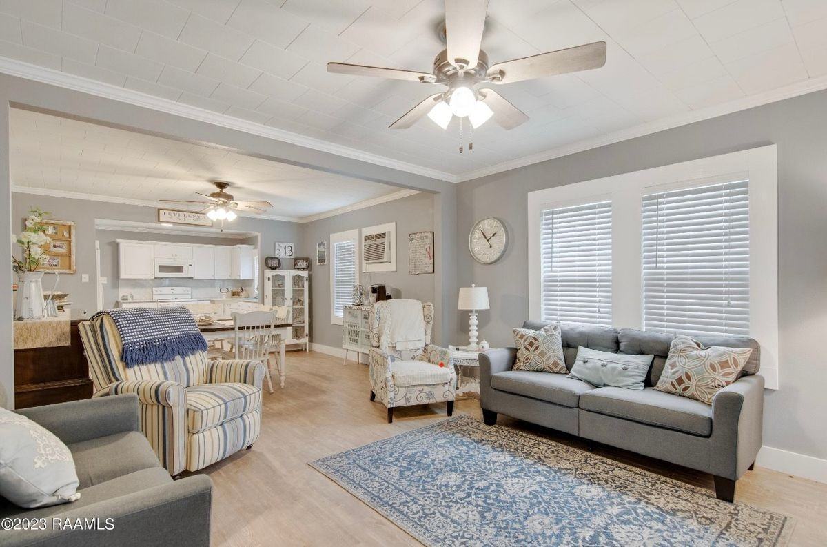 1006 Jackson Ave - Photo 2 of 7