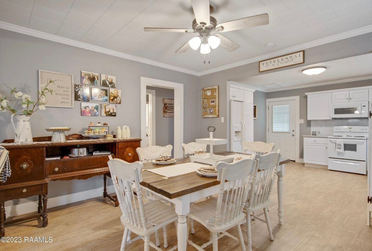 1006 Jackson Ave - Photo 3 of 7