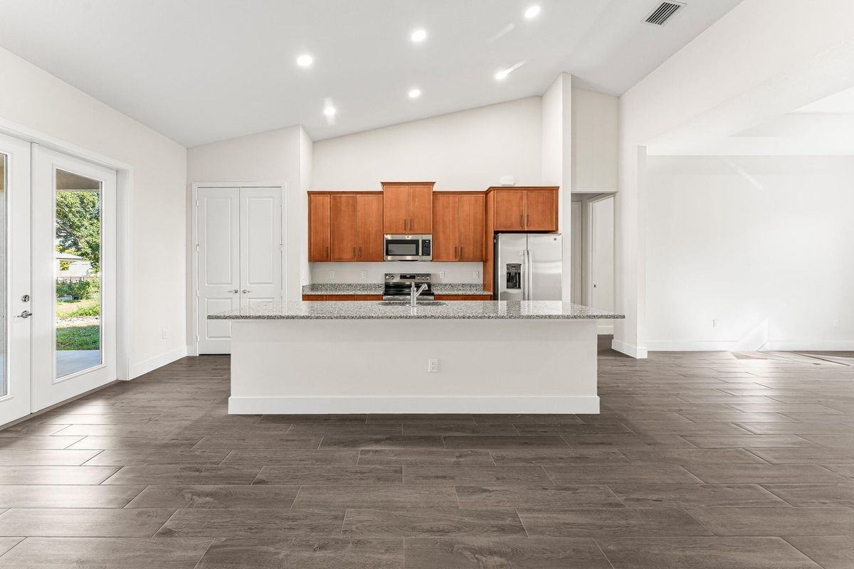 15235 Tangelo Blvd - Photo 2 of 10