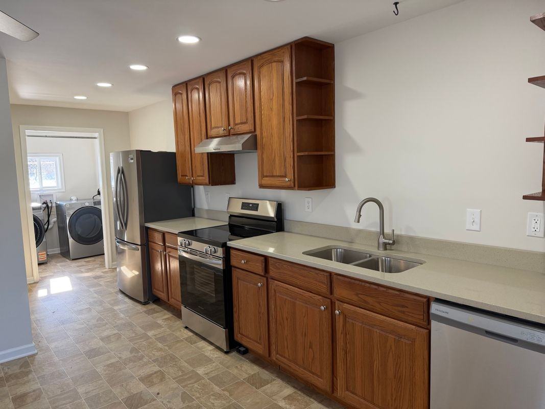 18 N C And P Ln ##C - Photo 2 of 7