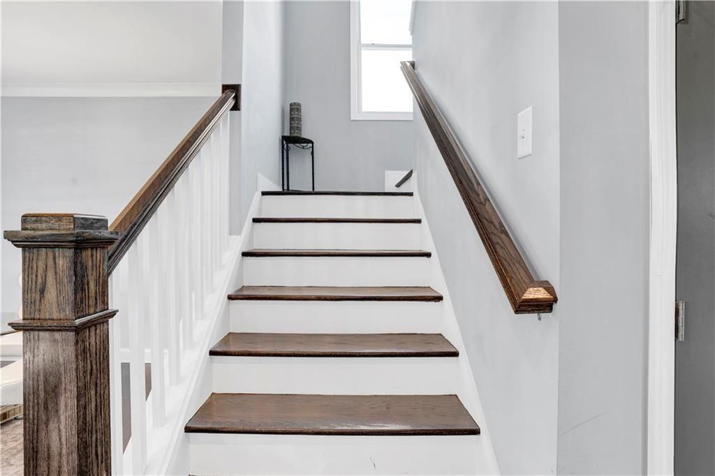 1395 Marion Ave Ne - Photo 6 of 23