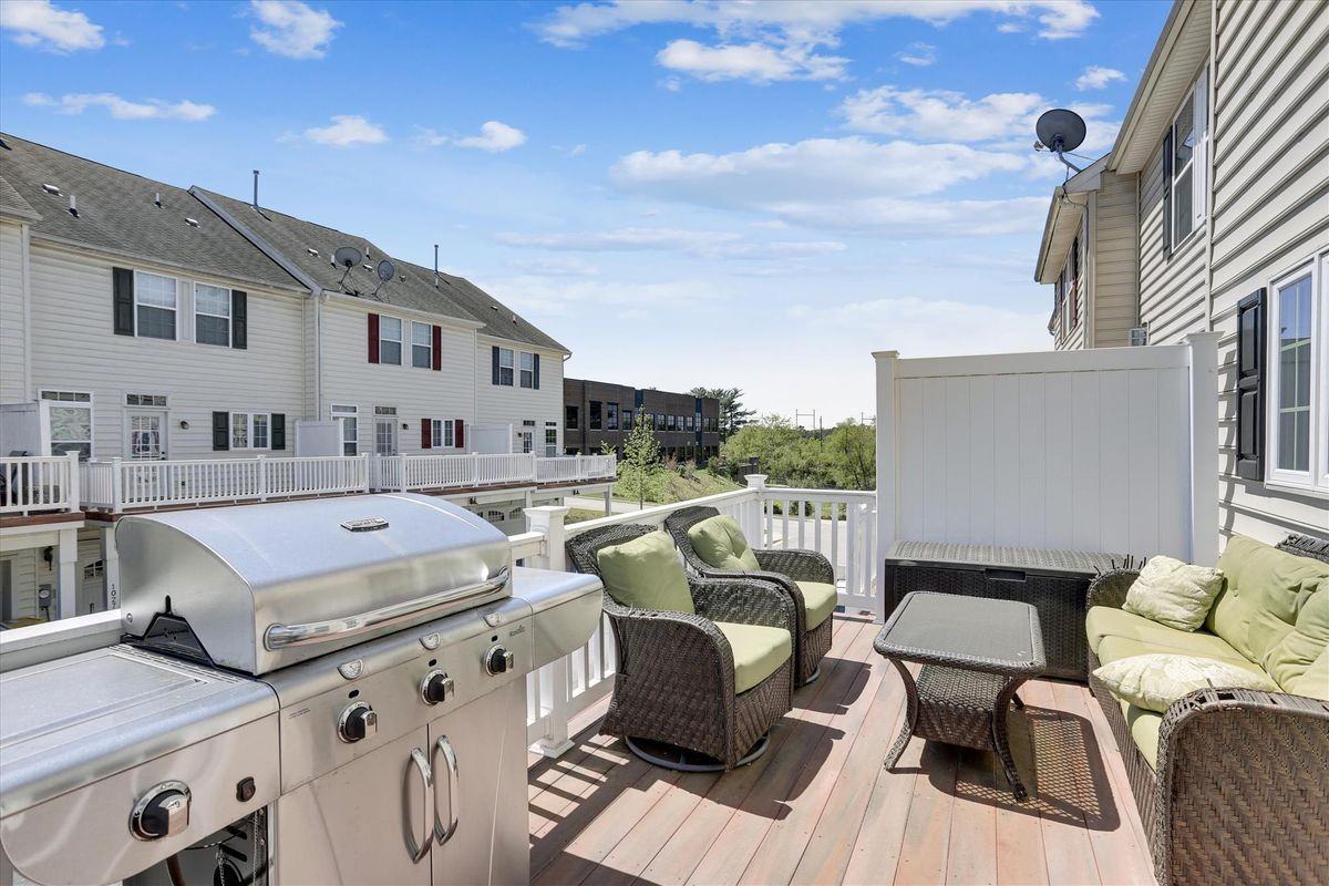 1022 Ironwood Ln - Photo 2 of 40