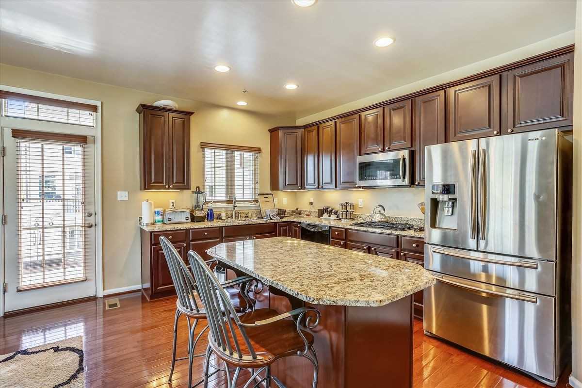 1022 Ironwood Ln - Photo 3 of 40