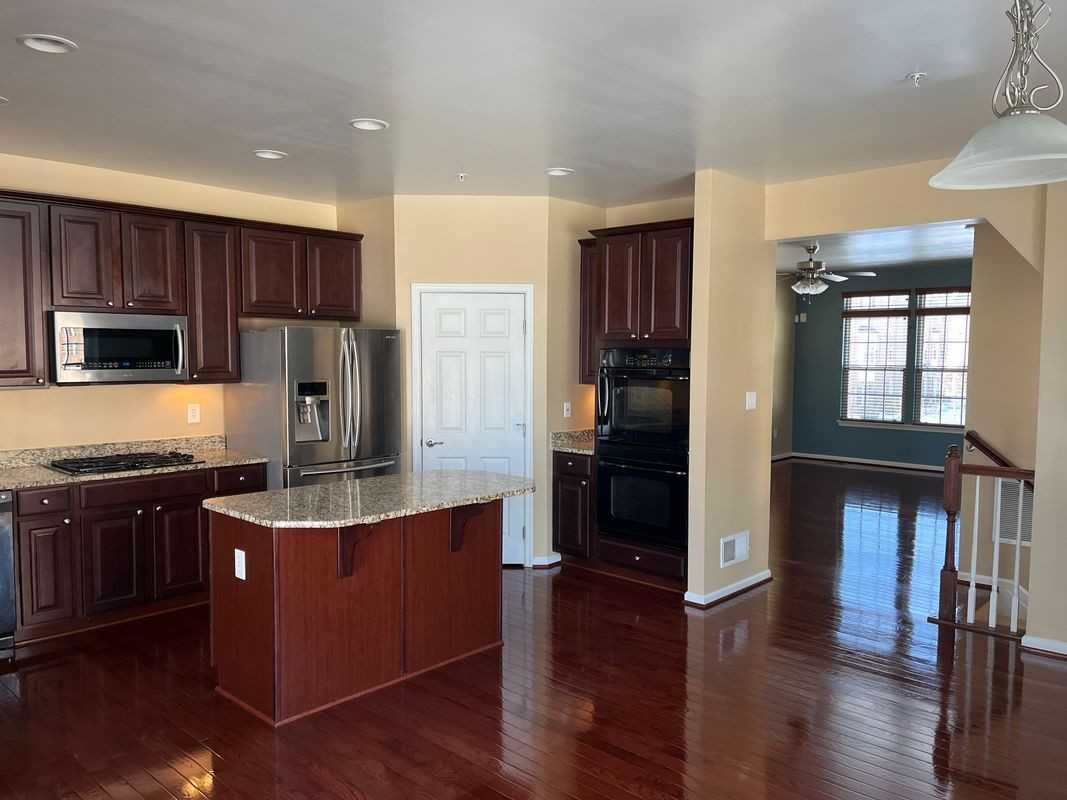 1022 Ironwood Ln - Photo 4 of 40