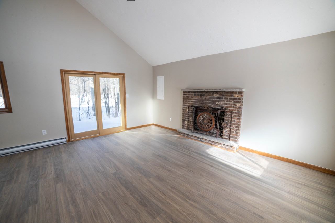 9640 Stony Hollow Dr - Photo 2 of 13