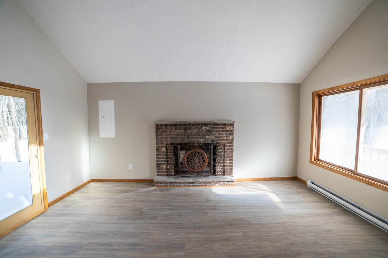 9640 Stony Hollow Dr - Photo 3 of 13