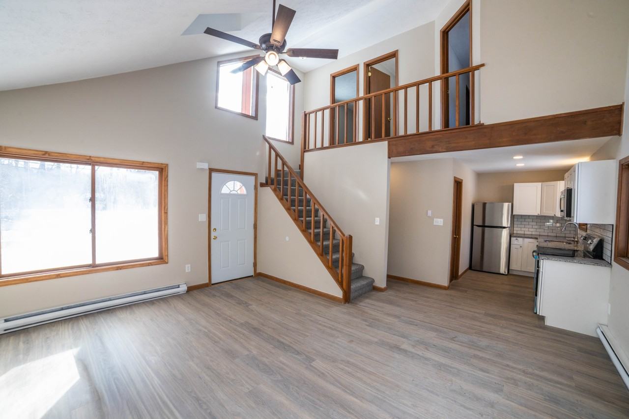 9640 Stony Hollow Dr - Photo 4 of 13