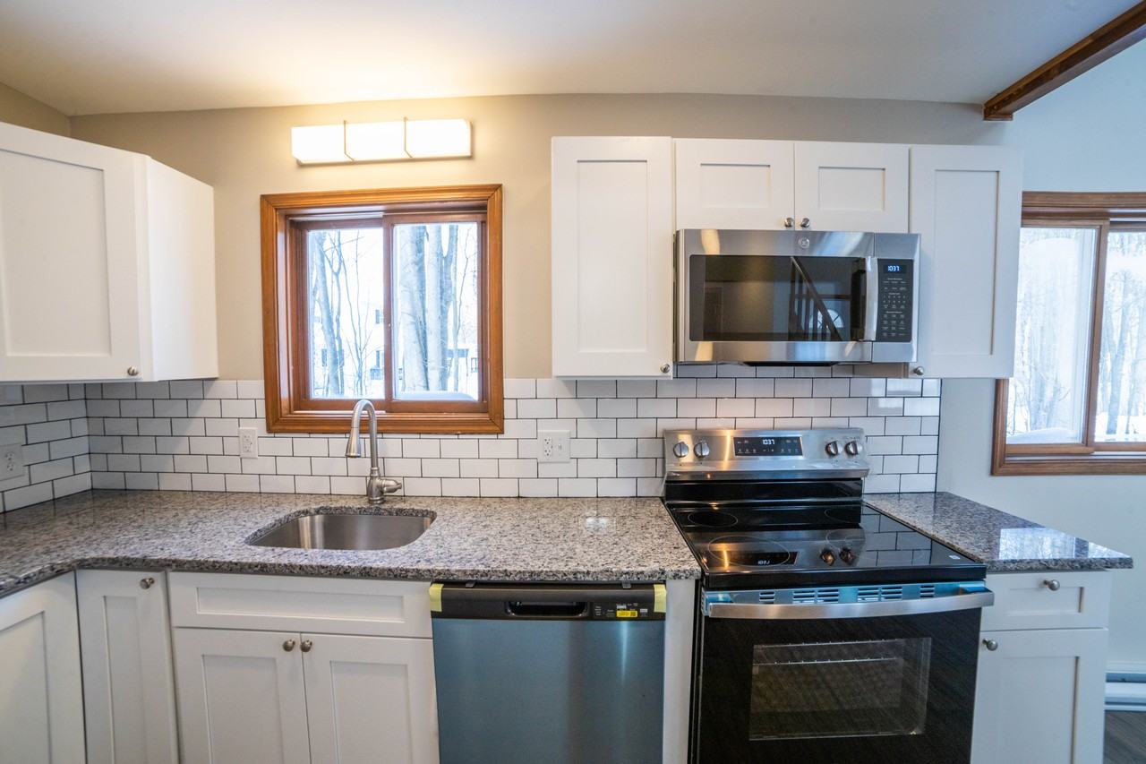 9640 Stony Hollow Dr - Photo 7 of 13