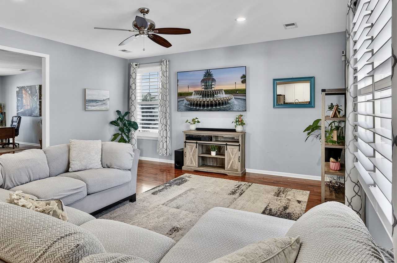 3543 Franklin Tower Drive - Photo 5 of 31