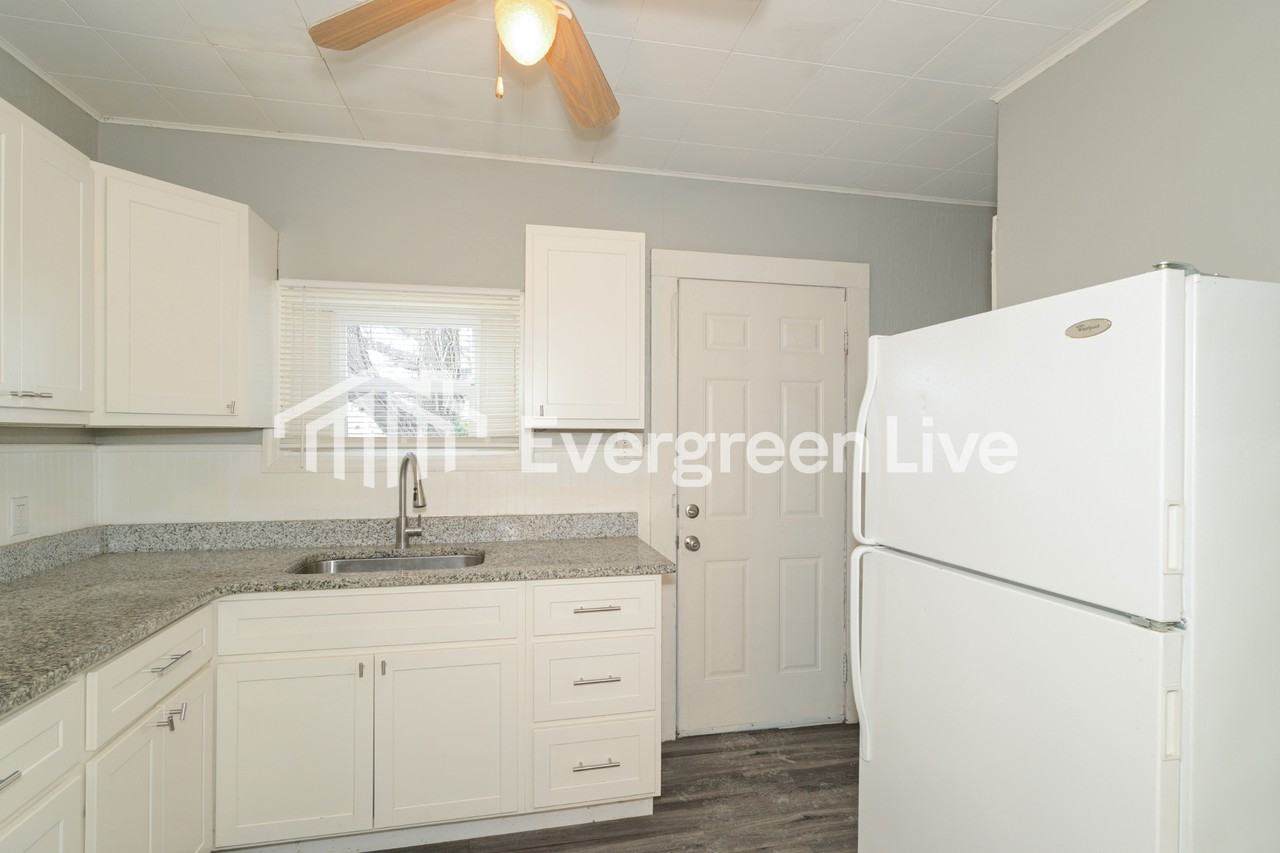 101 N Marguerite Ave - Photo 7 of 15