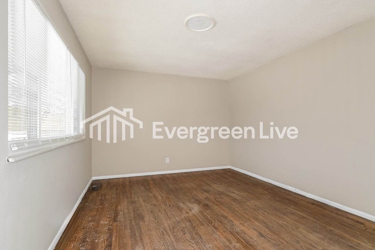 32 Cedar Park Dr - Photo 3 of 15