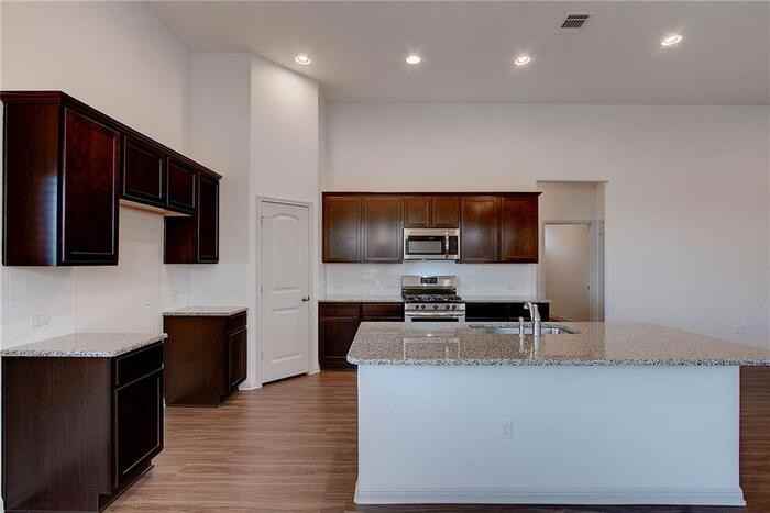 18521 Urbano Dr - Photo 6 of 27