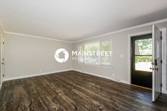 4312 Oakcrest Dr - Photo 4 of 17